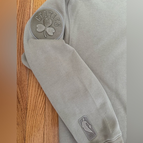 Pro Standard Tan Boston Celtics Crewneck Sweatshirt - Picture 3 of 6